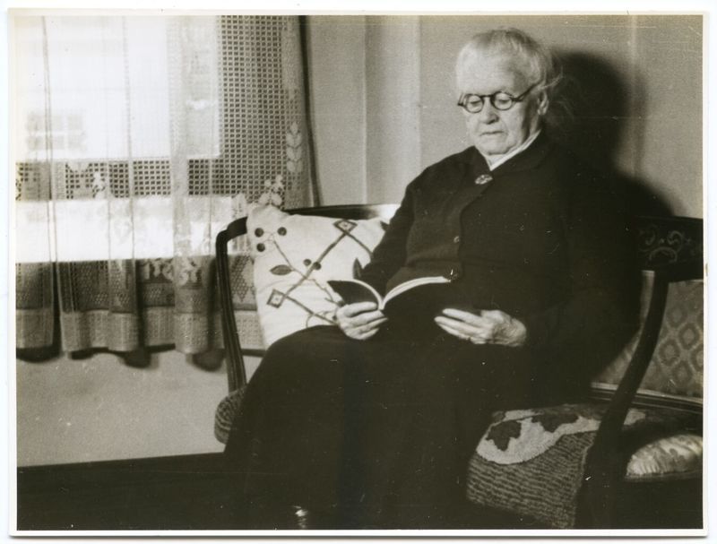 Mary A. McDonald, seated, facing left, portrait, photograph Mary A. McDonald, seated, facing left, portrait, photograph