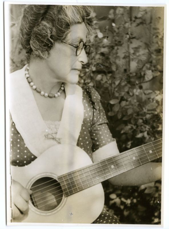 Lottie Espinosa playing the guitar, half-length portrait, photograph Lottie Espinosa playing the guitar, half-length portrait, photograph